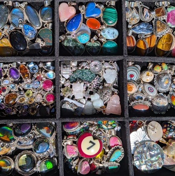 Pendants LIVE LISTING - Picture 2 of 8